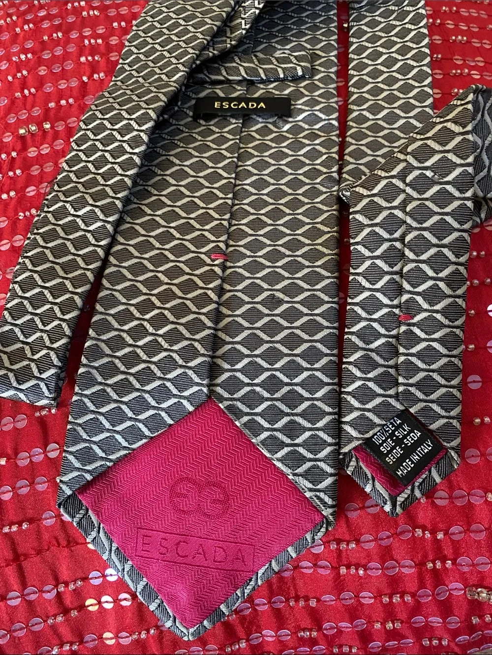 Escada 💯 Silk Made in Italy 🇮🇹 Textured Subtle Shimmer Luxury Rare Tie NWOT